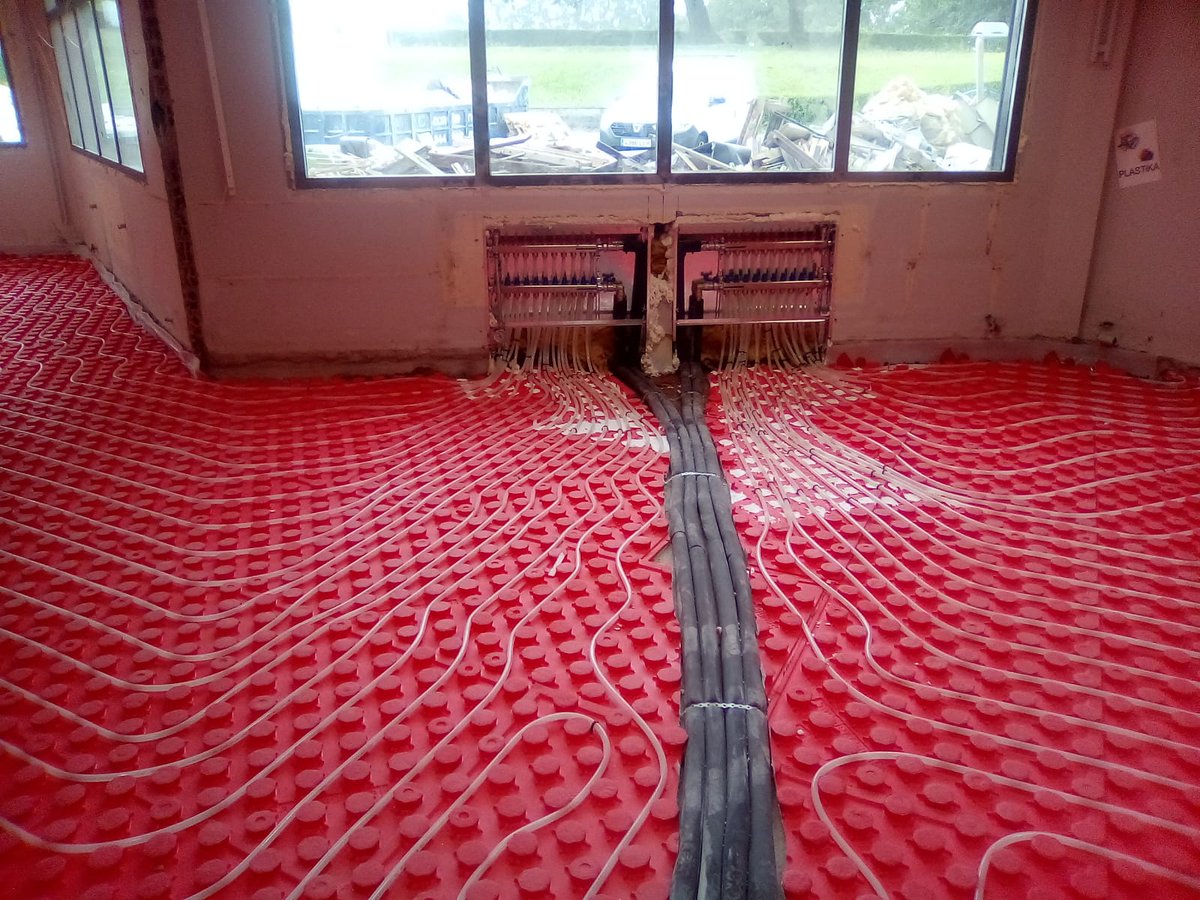 Alet_Taldea's tweet photo. Zoru erradiatzailea Lauro Ikastolako haurreskolako berrizte lanetan. Efizientzia energetikoa eta jasangarritasunaren bila, zorionak #Lauroikastola. Instalatzailea @Alet_Taldea https://t.co/ncFKqDLSbL