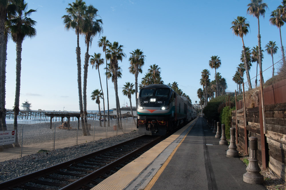 Metrolink's tweet photo. Follow your train's progress along our lines with our Train Tracker! Visit https://t.co/qzjnDojAkk for the live, interactive map. https://t.co/FCSvviVD06