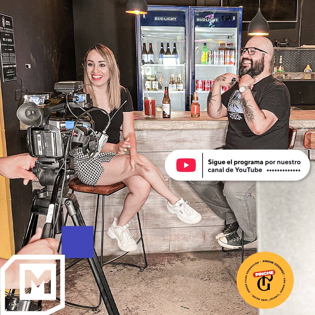 EmmeChannel's tweet photo. .@ZomVick, creativo y escritor de El Pulso de la República y demás linduras, nos acompañó en #PincheGourmet
Se habló de comida (obvio), de la CDMX, de Chihuahua, de los políticos, etc. 🔥🙊
Todo en Acheese Pizza Bar 🍕🍻🤤
5:00 pm (cuu) en nuestro YouTube. 

#EMMEChannel https://t.co/yO2vSPpCcV