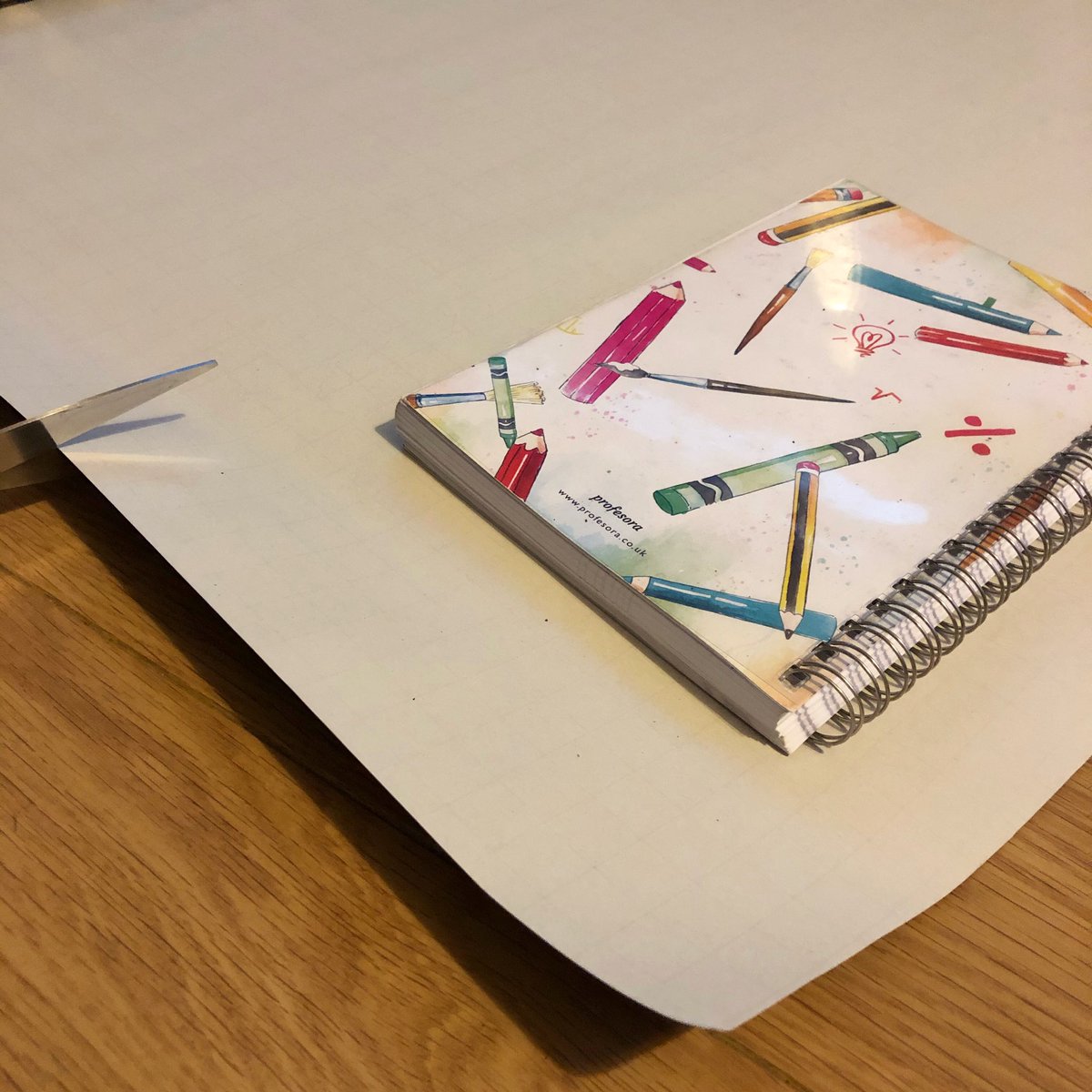 Order the perfect end of year gift for a teacher! 🎁 These beautiful, personalised planners will soon become the perfect tool for a teacher! You can see our full range of designs at our website Profesora.co.uk💙