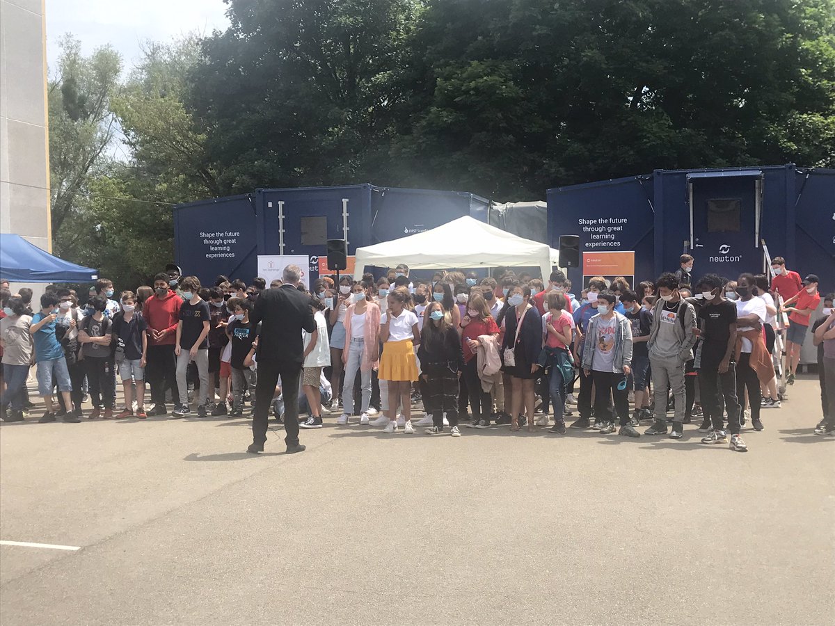 En effet, une très belle journée au <a href="/CollegeParc/">Collège Le Parc</a> avec cette Newton Room, la 2e en France, qui permet aux élèves de faire des sciences de manière ludique et pédagogique !
<a href="/AcademieDijon/">Académie de Dijon</a> <a href="/21Dsden/">DSDEN 21</a>