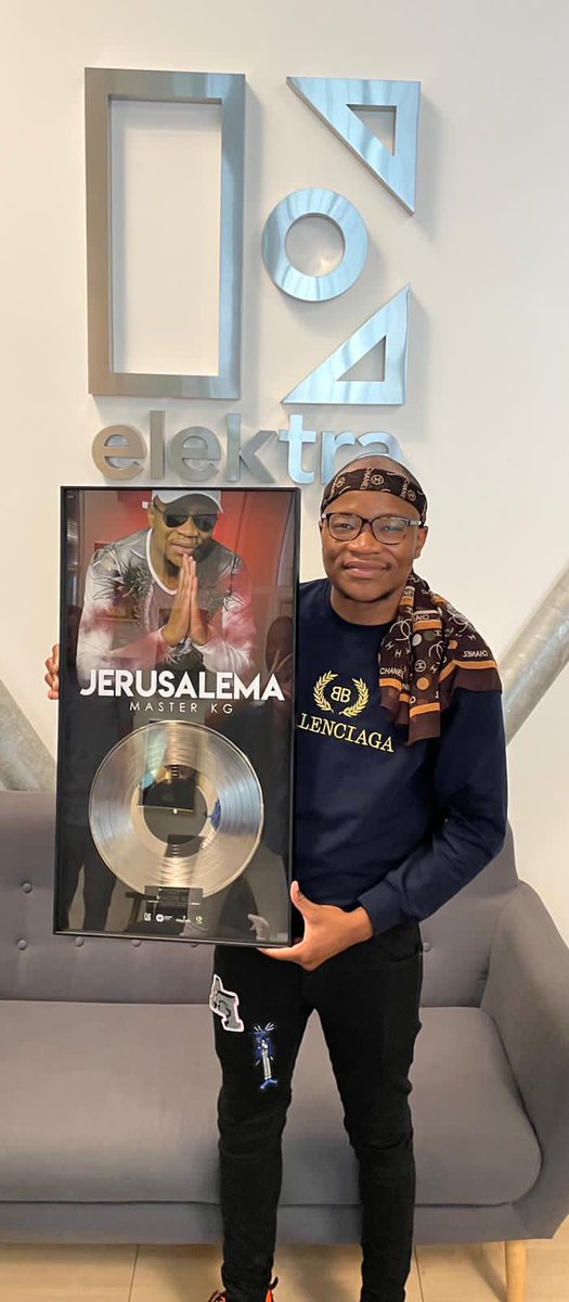 Today i Received The Biggest Certification So Far In My Career Jerusalema Feat.Nomcebo is Now Diamond In France 🇫🇷  Damm Thank You Guys and all The Team Open Mic,Elektra.africori,Warner Music France