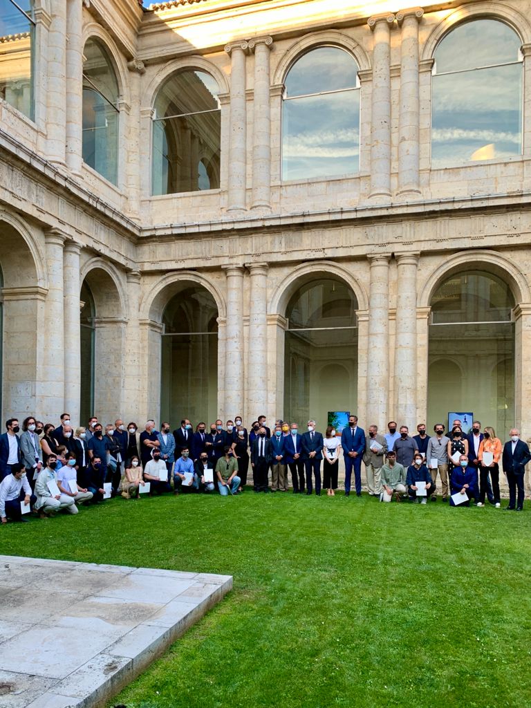 bienal_BEAU's tweet photo. ▪️ Clausuramos la ceremonia de entrega de premios #XVBEAU en las categorías de investigación, proyectos fin de carrera y fotografía. Ha sido una alegría compartir tantos trabajos que llenan de optimismo el presente y futuro de la arquitectura y urbanismo. ¡Enhorabuena! https://t.co/h1nQSnzCXY