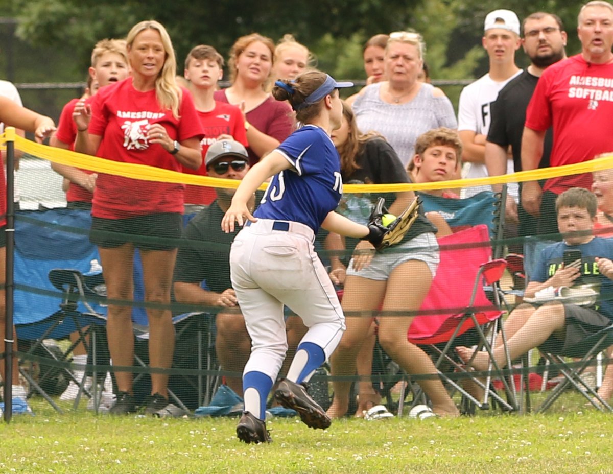 Turners Falls holds off Amesbury 5-4 yesterday to earn D3 title. Story/Pictures:cutt.ly/HmhT1ZU Madi Liimatainten 4 RBI for TF. Liv DeLong 3 RBI for Amesbury. <a href="/AHSMcAndrews/">Elizabeth McAndrews</a> <a href="/TFHSathletics/">TurnersAthletics</a> <a href="/MSONEWSports/">MSONEWSports</a> <a href="/BostonHeraldHS/">Danny Ventura</a>