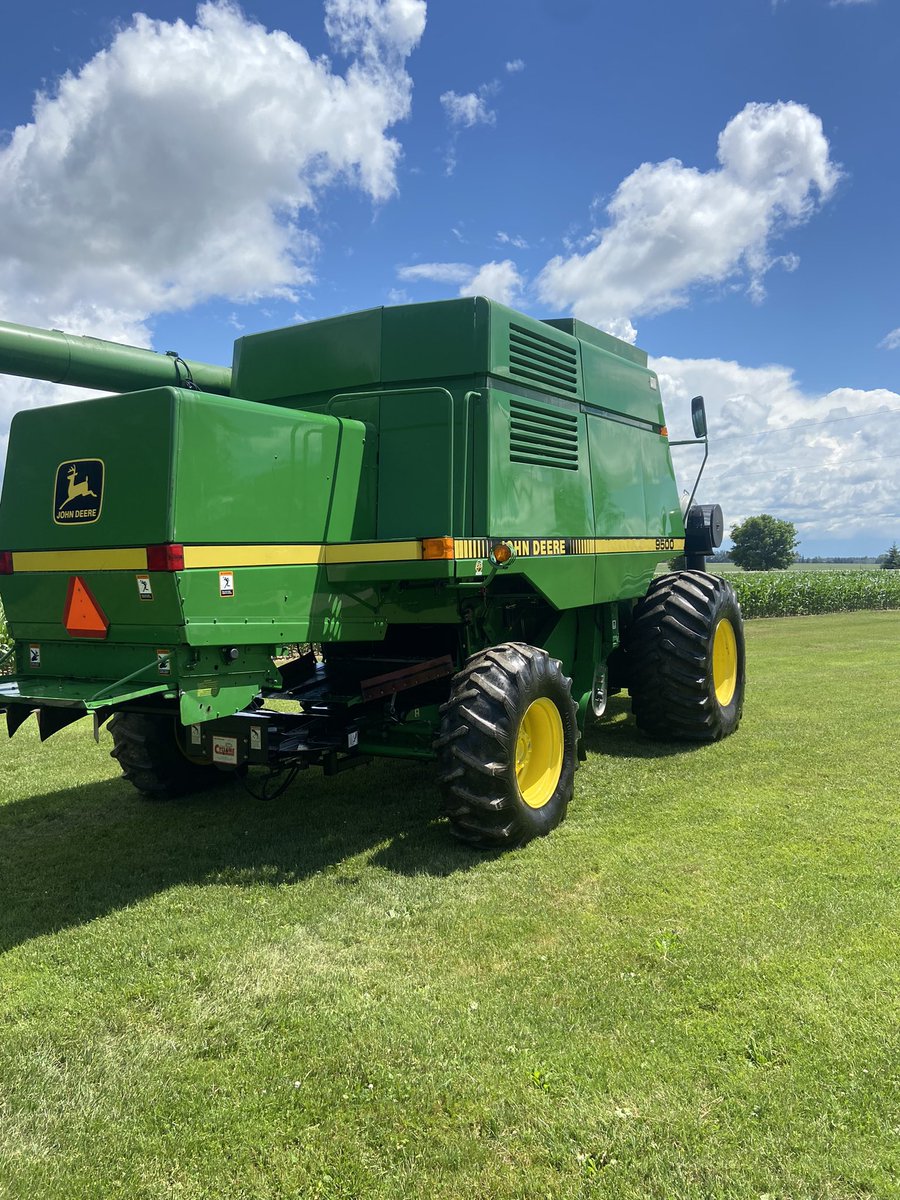 Shawzy_166's tweet photo. 1996 John Deere 9500 in excellent condition lots of options. Also a 920F with air reel, poly snouts, newer knife. Asking 50,000 For the Package Retweets appreciated thanks! https://t.co/EIYc8PkGwg