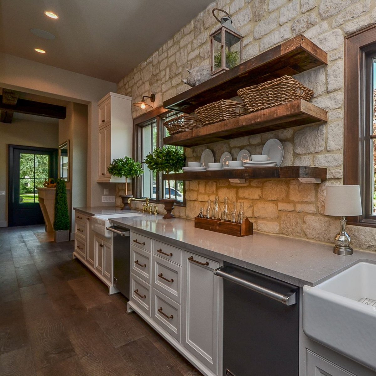 WDBHomes's tweet photo. Luxury is in the details. We'll handle the details. 
Built by @WDBHomes 
Designed by @designdca 

#winfreydesignbuild #designbuild #houstonhomes #luxuryhomes #houstontx #customhomes #homebuilder #residentialdesign https://t.co/83rCjrPl20
