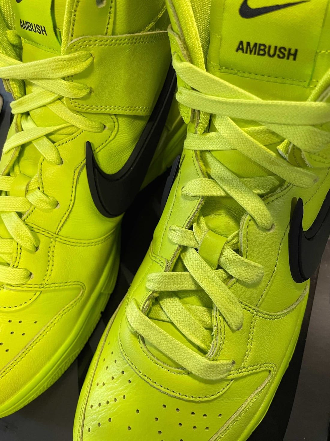 Neon green deals nike 27