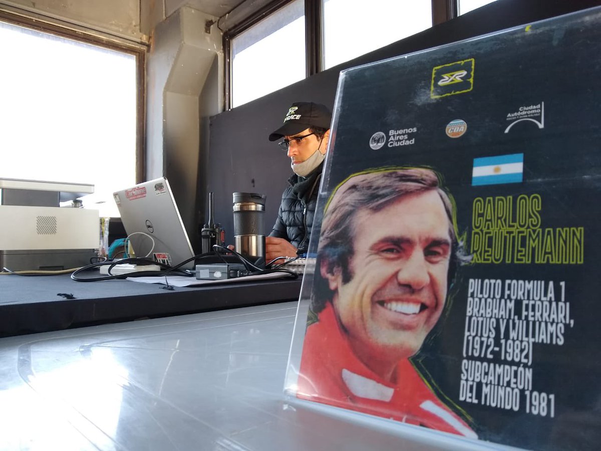 Trabajando en la sala de prensa del <a href="/TopRaceOk/">Top Race</a> y <a href="/CARXRallycross/">CARX Rallycross</a> en la mesa Carlos Reutemann. Todos con “Lole”.