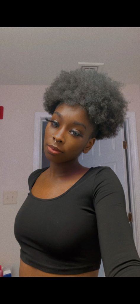 ItsladyD_'s tweet photo. #WhosWhoatECSU 

✨Name is Derrica But Dee for short
✨Rising senior📚
✨Criminal justice major 💼
✨CAB✨
✨I look mean but I’m not 😩 https://t.co/BPuyPvXIxj