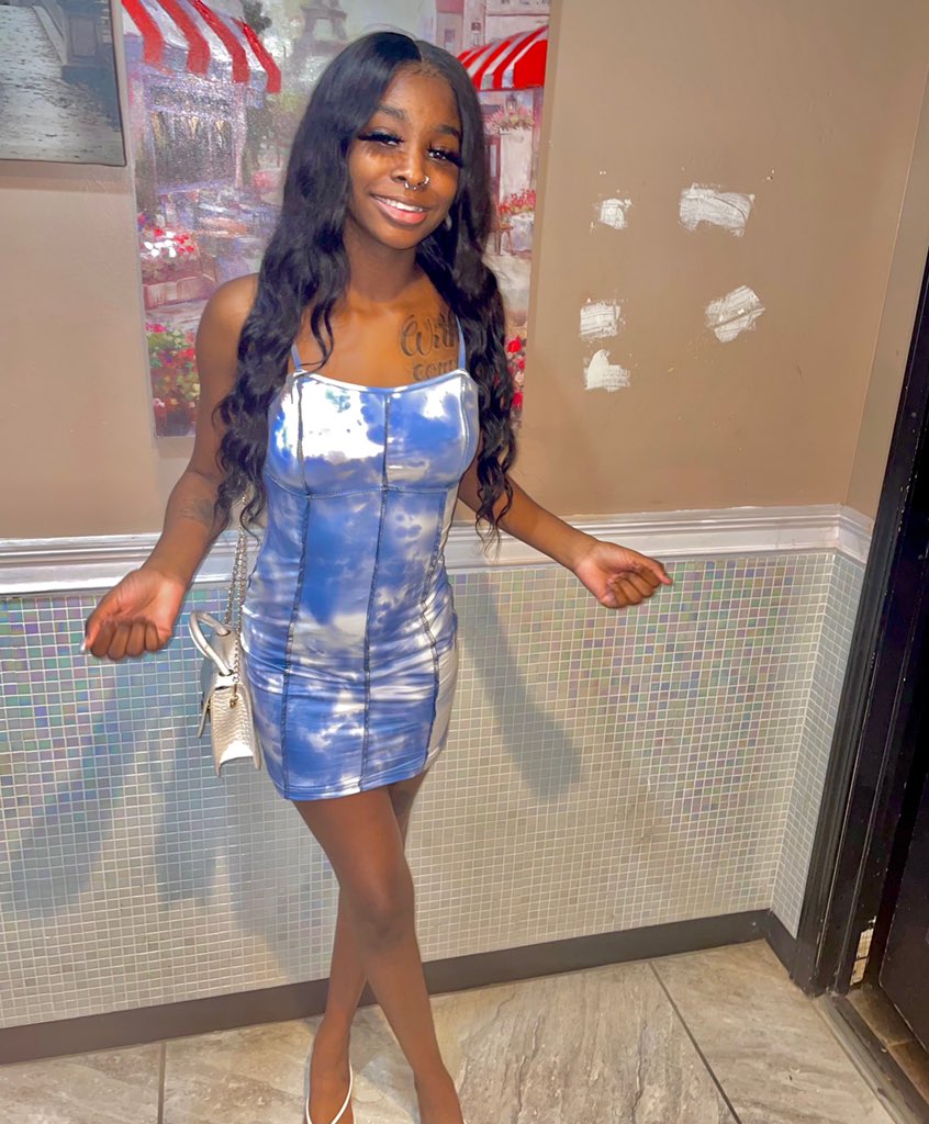ItsladyD_'s tweet photo. #WhosWhoatECSU 

✨Name is Derrica But Dee for short
✨Rising senior📚
✨Criminal justice major 💼
✨CAB✨
✨I look mean but I’m not 😩 https://t.co/BPuyPvXIxj