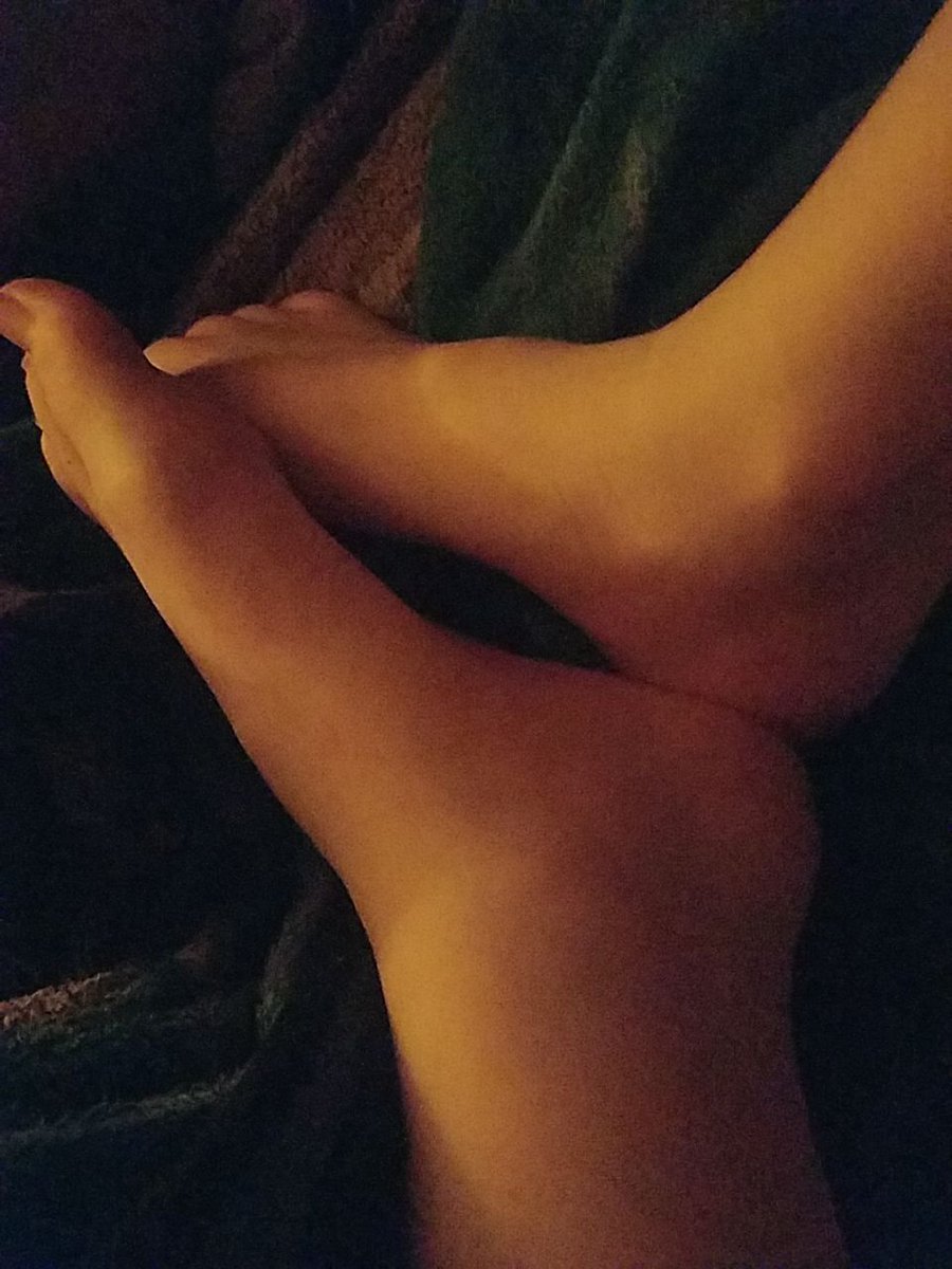 LunaFindomQueen's tweet photo. I had a beta begging to even see a toe today 🤣 they love when their Queen degrades them. Findom findommebrat foot worship humiliation cashslave cuckolding @promoslave @rt_feet @dan129367807 https://t.co/K2jVUY0bj5