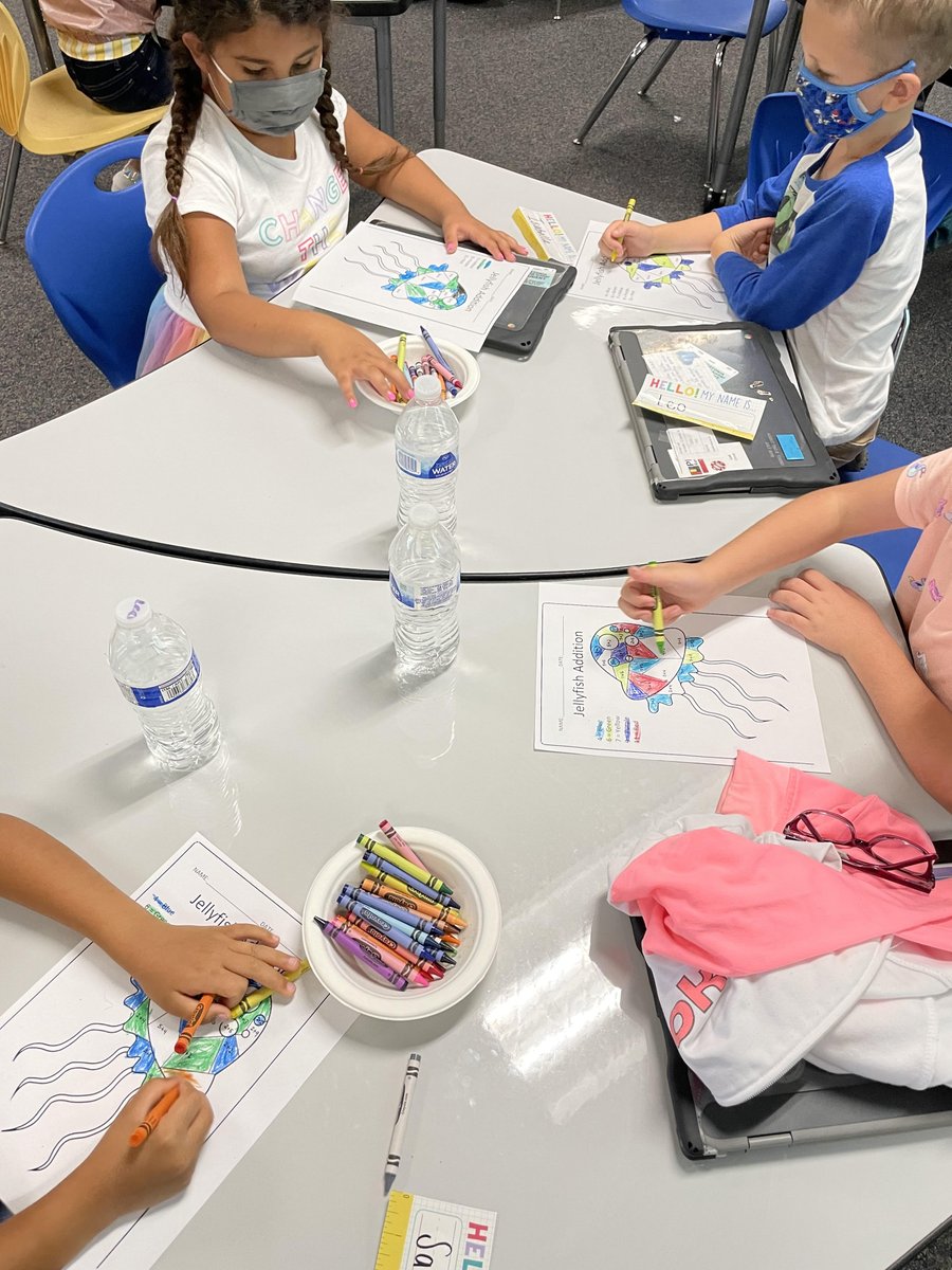 consejerajaimes's tweet photo. Our 2nd grade lobos had an awesome first week of #campcajon! Each week we will be focusing on a different sea animal, this week we learned all about the jellyfish🦑 @BosLangAcademy @langacadpta @MtraRamosR @Maestra_VRocha @NerelWinter https://t.co/n1qRstfyL9