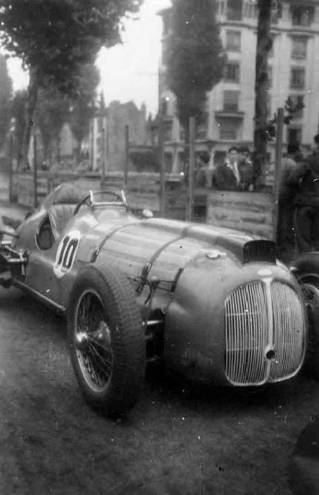 UnracedF1's tweet photo. Jean Achard's Delhaye 155 here seen at Circuit des Trois Villes, 25th of August 1946
#RetroF1 #RetroGP #Achard #Delhaye #F1 https://t.co/TG8c0CIpvK
