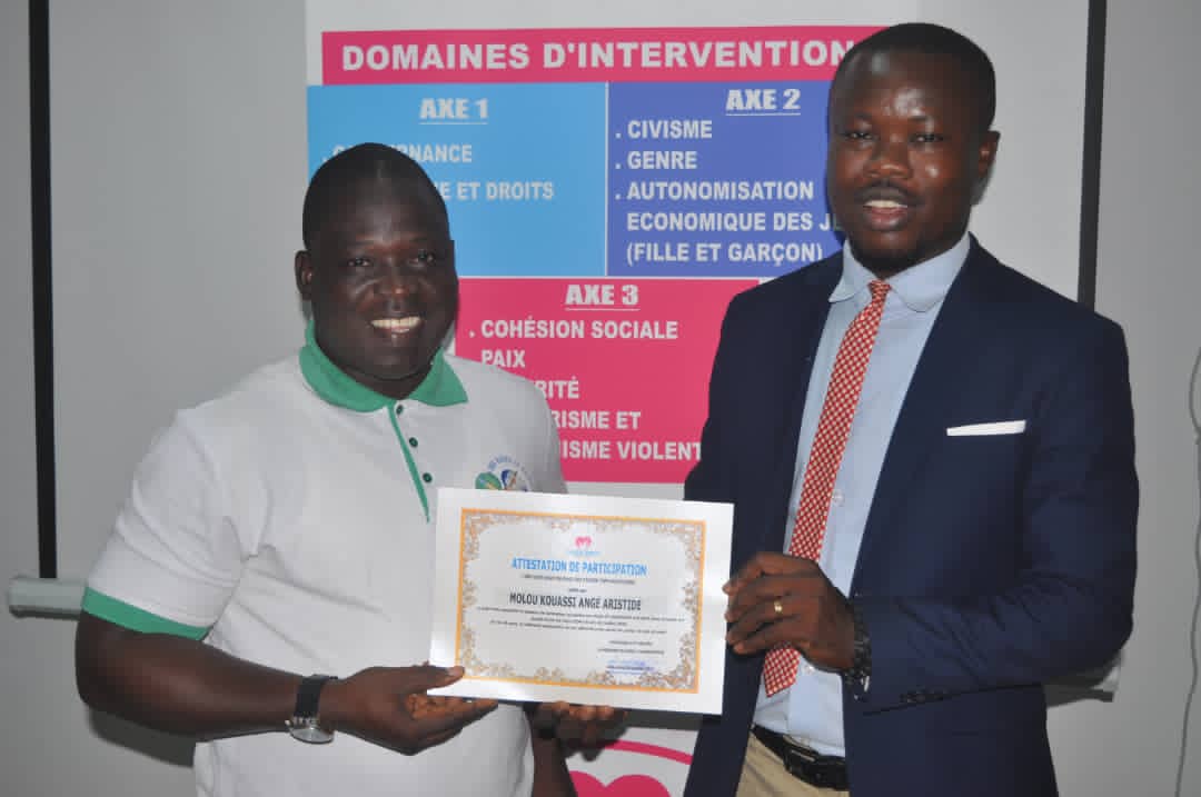 YSFP_CI's tweet photo. F E L I C I T A T I O N S !!!!!!

aux auditeurs/auditrices de la première session sur << Paix et Cohésion Sociale >> de l'ECOLE DE PAIX (EDP) 2021.

La première promotion est repartie au terme de la 2e journée de formation avec les attestations.
#EDP2021
#youthspacecotedivoireCi https://t.co/xSbghZeYA5