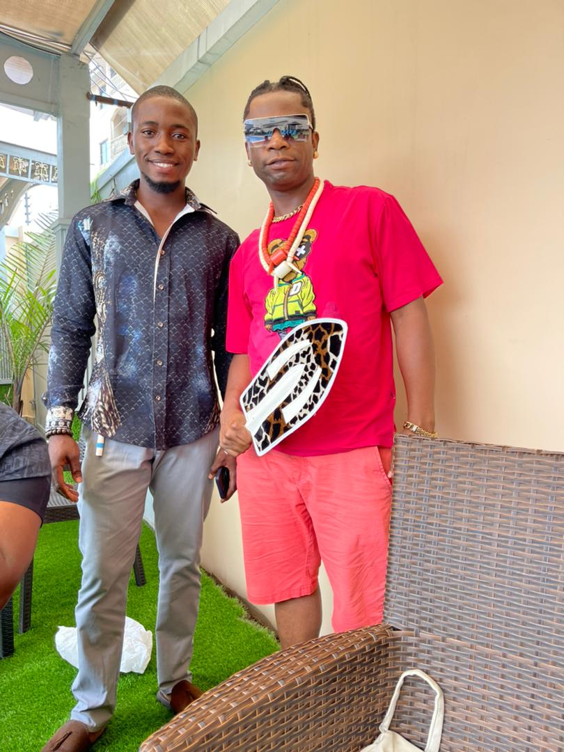 izuchi_ejiogu's tweet photo. Speed Darlington is in Aba, he supported my music by always reposting my artwork.
Exclusive Lounge is the location because the energy will be popping on maximum frequency. 
From now onward any Senator material you see Speedy put on na my Fabrics, thank you #Cogency 
#Izufabrics https://t.co/mRuKcCMHMF