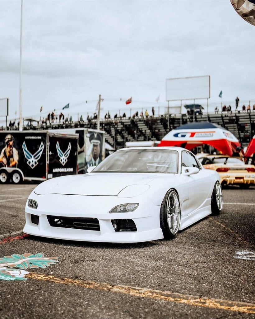 LoweredLife's tweet photo. 😍There’s just something about a clean #rx7 that gets me every time.
Via @williammedia__ #loweredlifestyle
.
.
.
#mazda #fdrx7 #rotarty #stance #brap #brapbrap #mazdarx7 #mazdafitment #lowered #livelow #stancenation #jdm https://t.co/MUFlx9RIf2 https://t.co/nvb93MKiLB