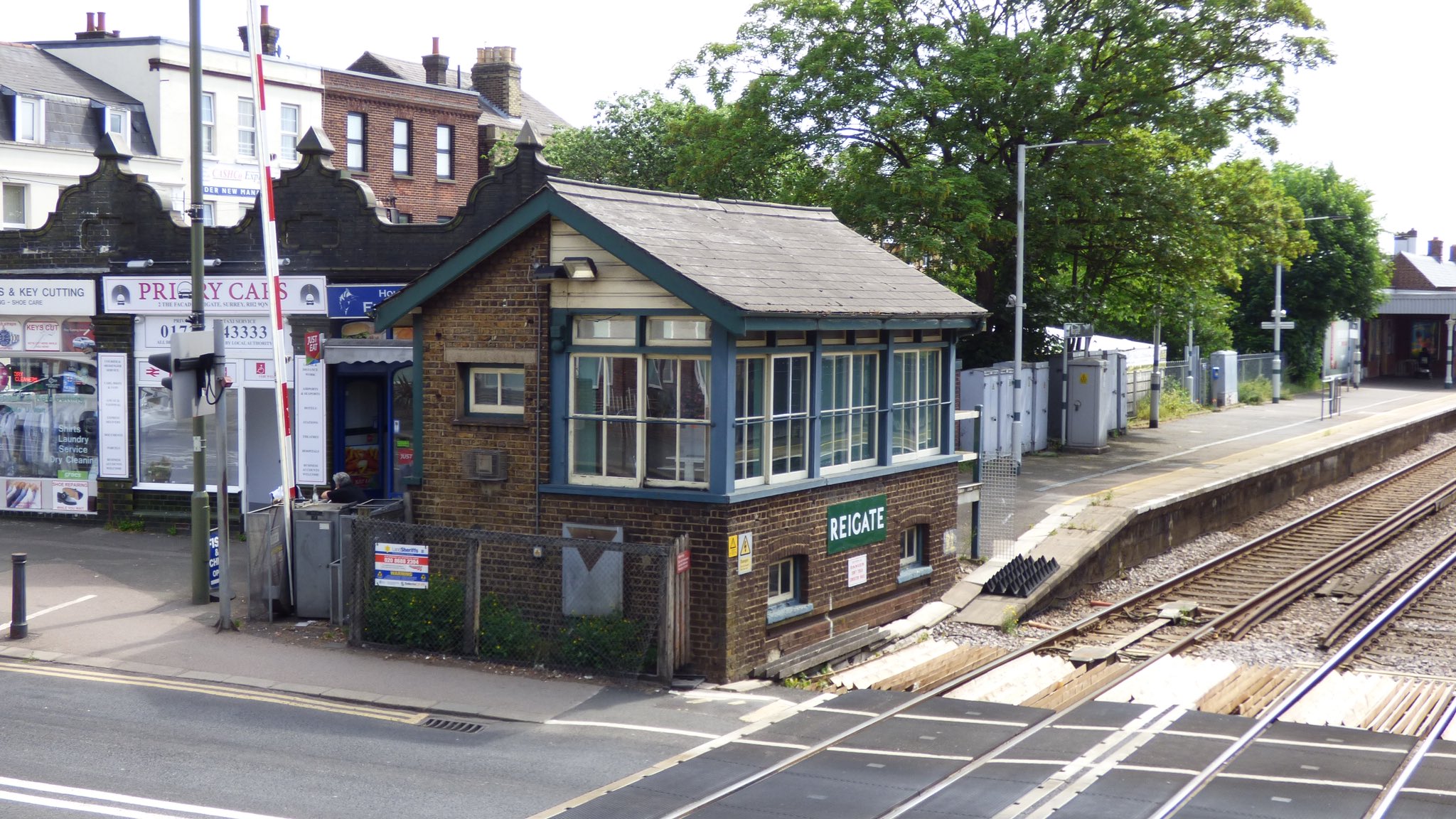 Nathan🚦🟥⬜️🟥🟥🔴🟢🇺🇦 on Twitter "Reigate Signal Box (RG). Opened in March