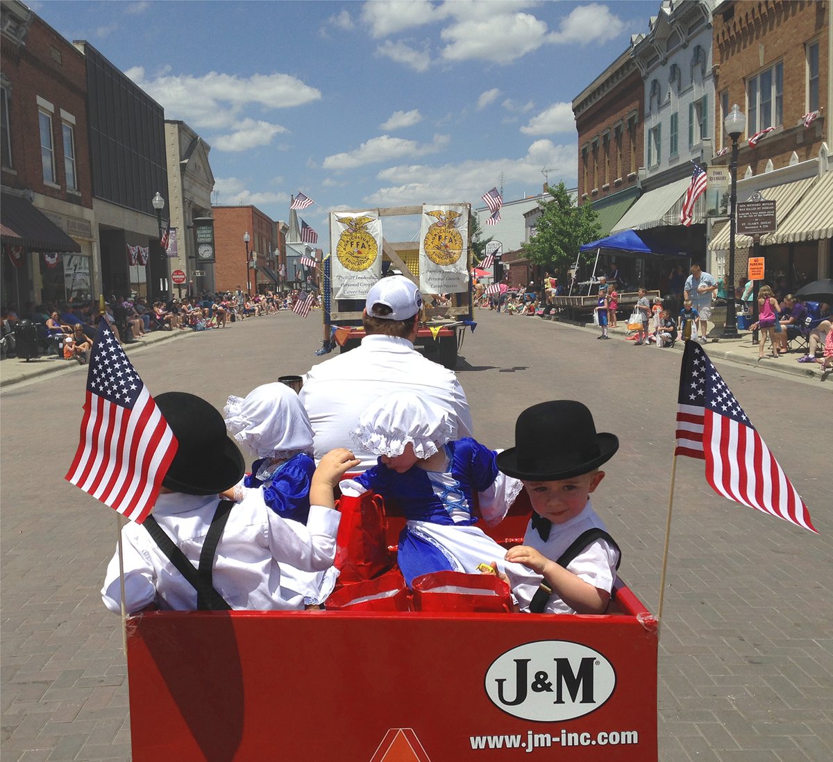 JMManufacturing's tweet photo. "America is too great for small dreams." - Ronald Reagan

Happy Independence Day from J&amp;M. Enjoy this time with family and friends celebrating the greatest country on Earth. https://t.co/M5vhtN4MaP