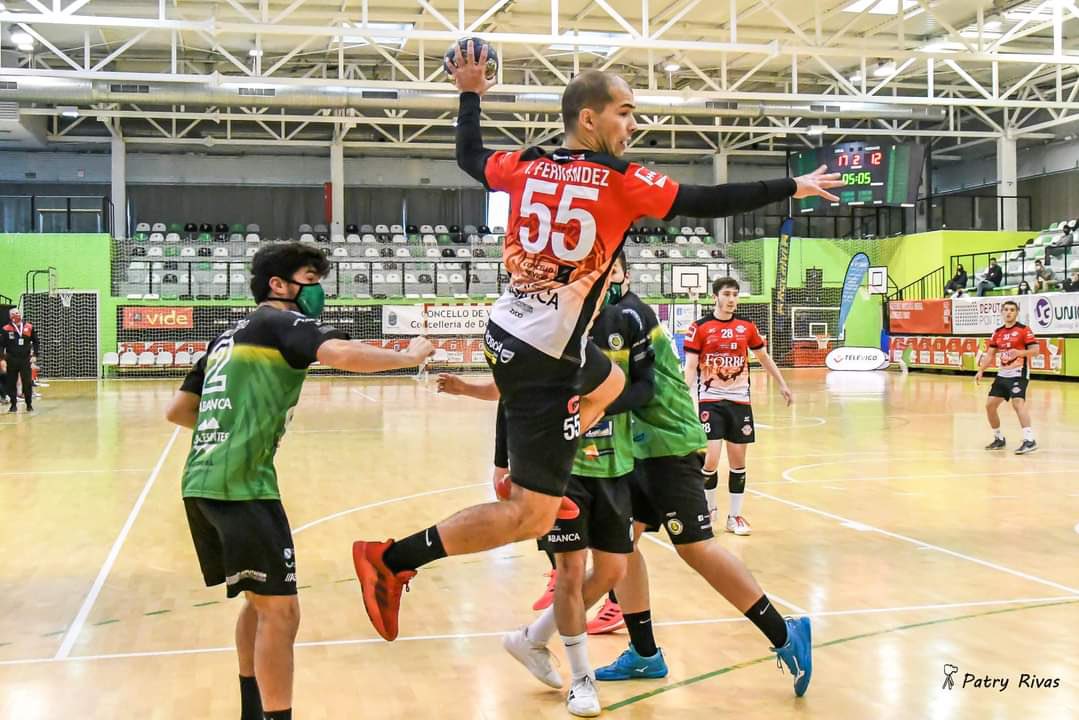 RENOVACIÓN ✍🏼

IAGO FERNÁNDEZ‼️

De nuevo garra y sacrificio para el extremo derecho 🏋🏻

Iago Fernández vestirá por segundo año consecutivo los colores del club vigués con el 5️⃣5️⃣ a sus espaldas.

#SOMOSRECONQUISTA
#RECONQUISTADEVIGO