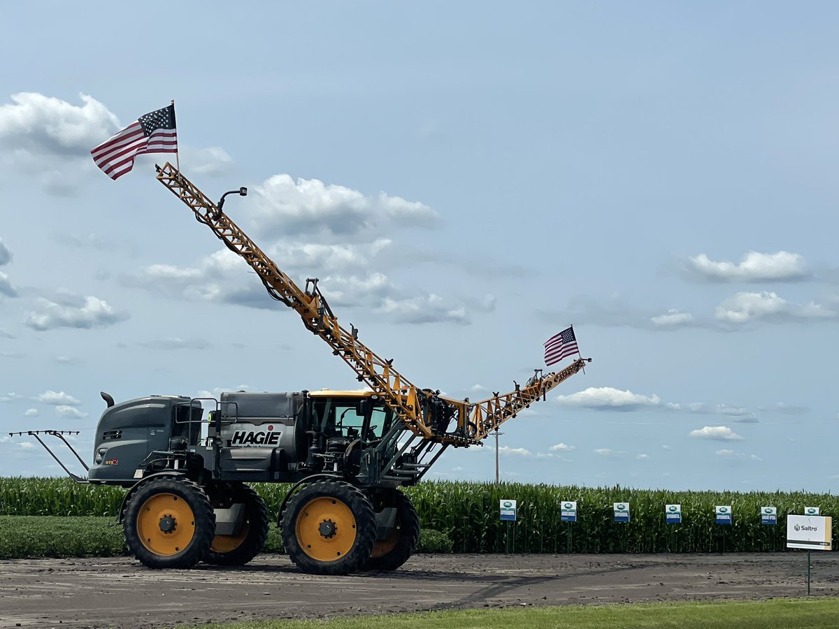Put up our 4th of July decorations this afternoon <a href="/hagiemfg/">Hagie Manufacturing</a> <a href="/NKSeeds/">NK Seeds</a>