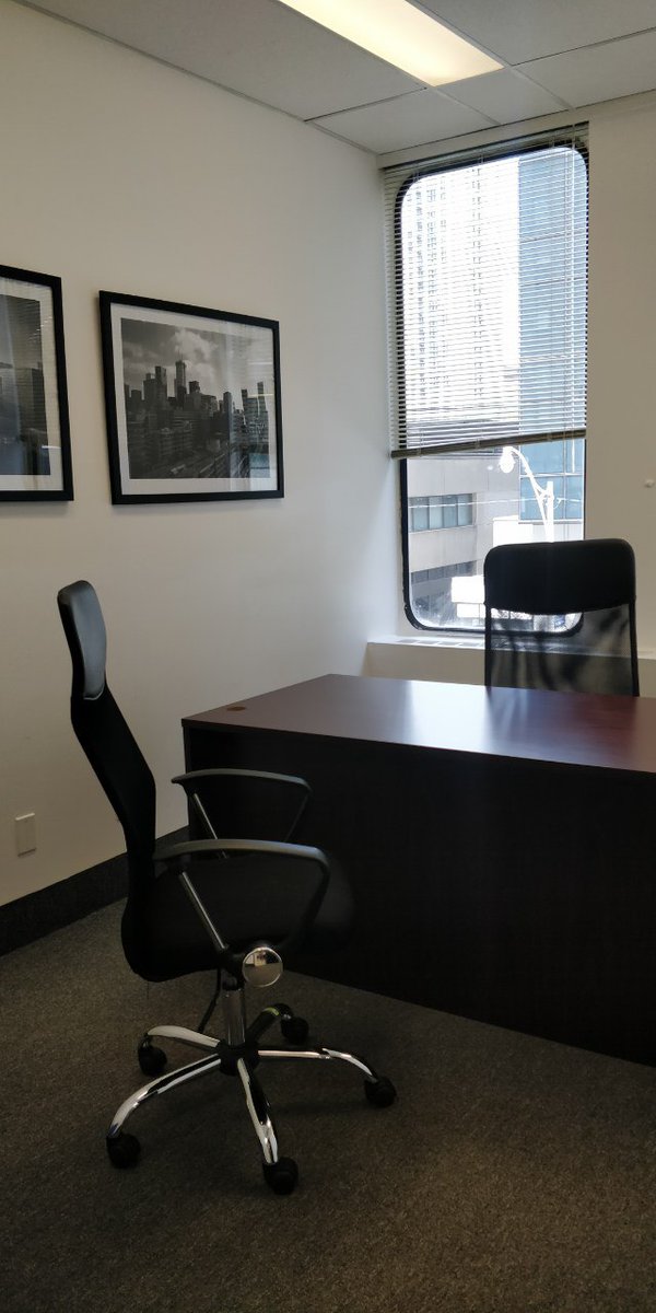 zanneslaw's tweet image. Today's first office space tour was at @Officeexec at1200 Bay Street (at Bay and Bloor).

A short thread. 

#buildinpublic #lawtwitter #lawfirm
