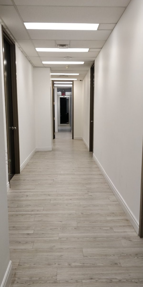 zanneslaw's tweet image. Today's first office space tour was at @Officeexec at1200 Bay Street (at Bay and Bloor).

A short thread. 

#buildinpublic #lawtwitter #lawfirm