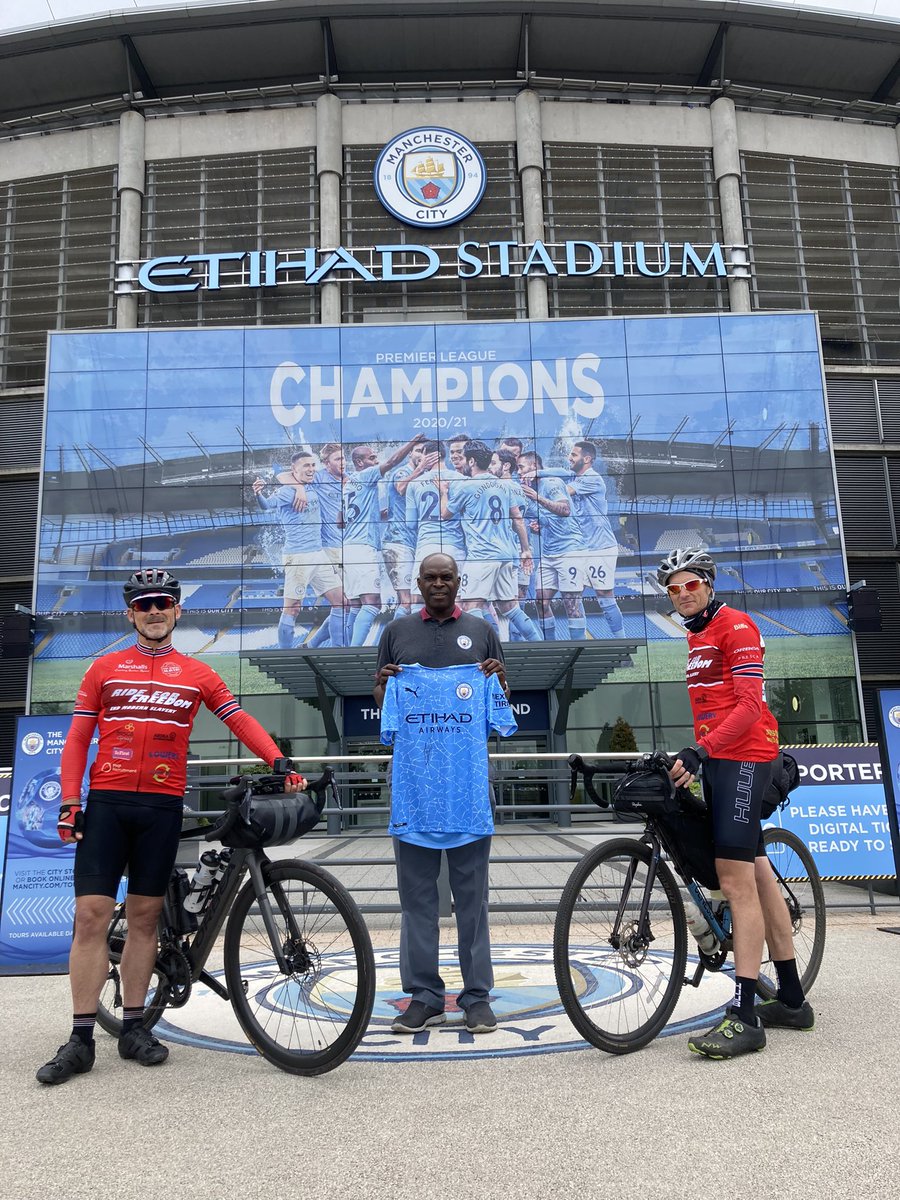 gordonmiller81's tweet photo. Another doozy of a day in the saddle, #cycling to shine a light on #modernslavery &amp; child trafficking in sport. 

Visited @ManUtd @ManCity Interview with @BBCRadioManc

https://t.co/dEPMNha08c

#EndChildLabour2021
#SDG87

#EndModernSlavery
#RideForFreedom2021 https://t.co/dMvK9zCor7