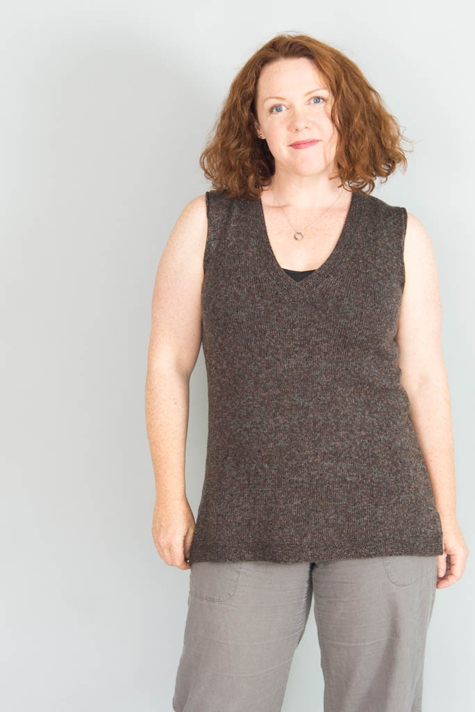 The Shoreside Tank featured by <a href="/customfitknits/">CustomFitKnits</a> today is also available as a traditional pattern! 

We recommend CustomFit to get a sweater in your measurements and gauge, you can also get the pattern at amyherzogdesigns.com/product/shores…

#customfitknits #shoresidetank #amyherzogdesign