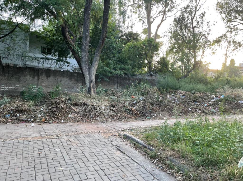 khawajasaadnoor's tweet photo. @ehsaanbrohi @CDAthecapital @cda_environment pictures of waste dumped outside residential property at the end of street 84 in sector G6/4 this waste is dumped by members of CDA waste collection team, after collecting the waste from across the street. https://t.co/VvsQLepgyJ