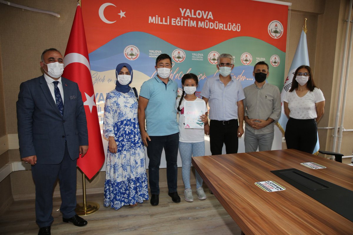 Yalova İl Milli Eğitim Müdürlüğü'nün düzenlediği "Öykü ve Slogan Yarışmalarında" dereceye giren öğrencilerimiz ödüllerini aldılar.
Öğrencilerimizi tebrik ediyor, başarılarının devamını diliyoruz.👏👏👏
yalova.meb.gov.tr/www/oyku-ve-sl…
<a href="/YalovaMem/">Yalova İl Millî Eğitim Müdürlüğü</a> 
<a href="/sitarzeki/"> Zeki SİTAR</a> 
<a href="/sbadilli/">Sıddık Badıllı</a> 
<a href="/drazizyeniyol/">Dr. Abdülaziz YENİYOL</a>