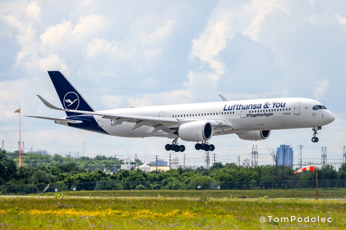TomPodolec's tweet photo. PHOTO Lufthansa #LH470 arriving in Toronto from Frankfurt’s wearing their newly apply “Lufthansa &amp; You #TogetherAgain” decals. 
D-AIXP Airbus A350-900 https://t.co/nAQyv4ldZr