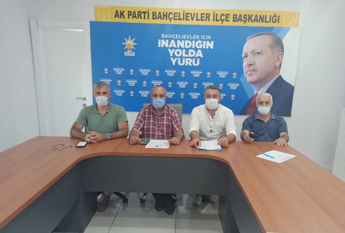 AKBahcelievler's tweet photo. Ak Bahçelievler üç bölge Teşkilat Komisyon Başkanlarımız mahalle başkanlarımızla bir araya geldiler. Toplantılarda gündeme dair değerlendirmeler yapıldı istişarelerde bulunuldu. https://t.co/8UGJj1YM8s