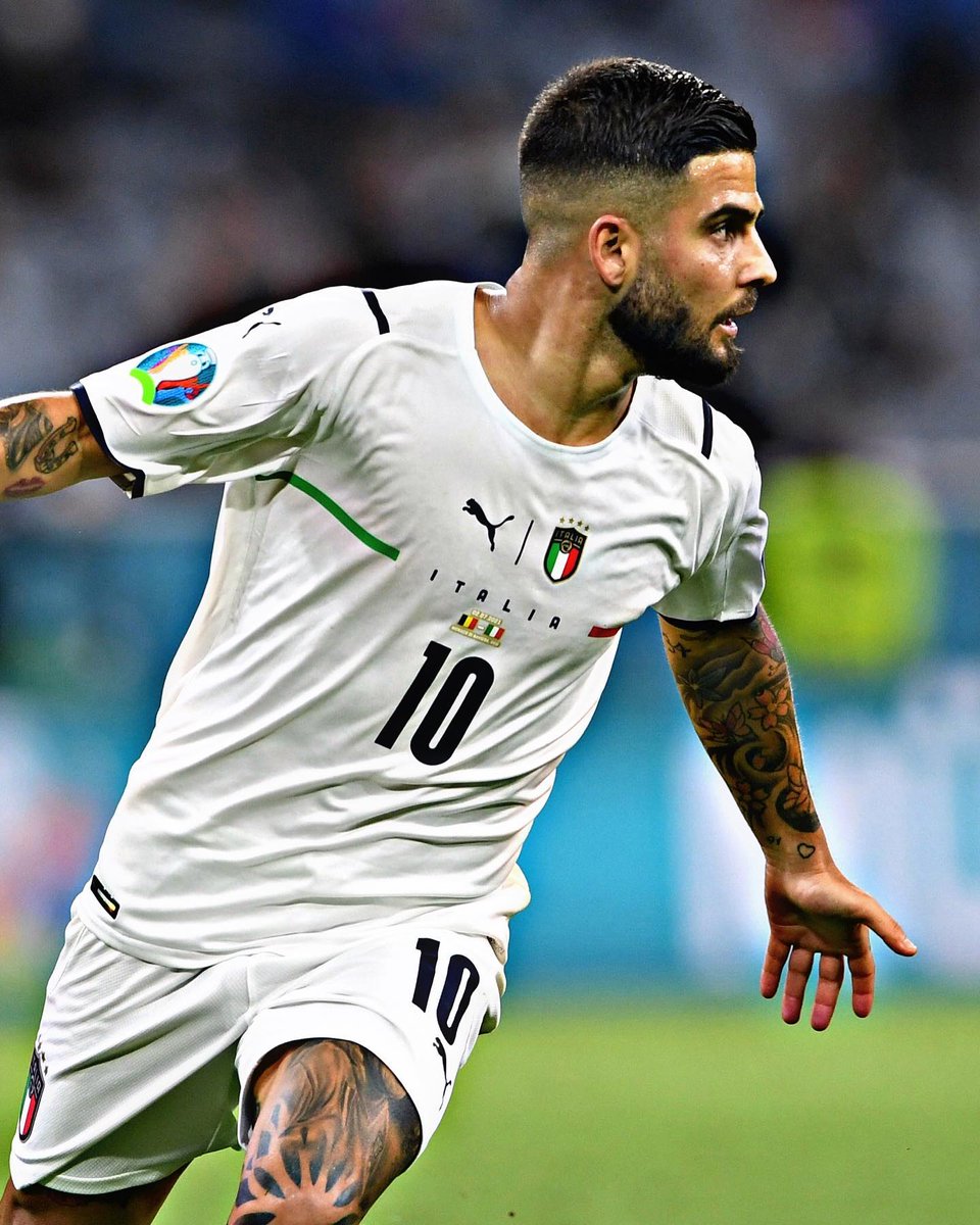 FootballFactly's tweet photo. Lorenzo Insigne's goal is art in it's purest form 😍

#EURO2020 https://t.co/pQvcB6dprL