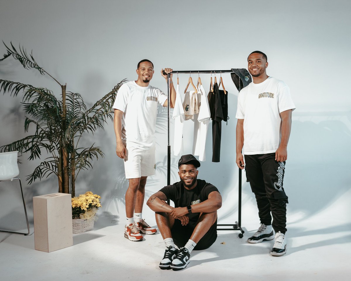 MalcFox_'s tweet photo. Gratitude Chicago x Foot Locker 🤞🏾5 Chicago Stores + Online. God so good to my Team &amp; I 🤍 https://t.co/kdA0Ek4xI9