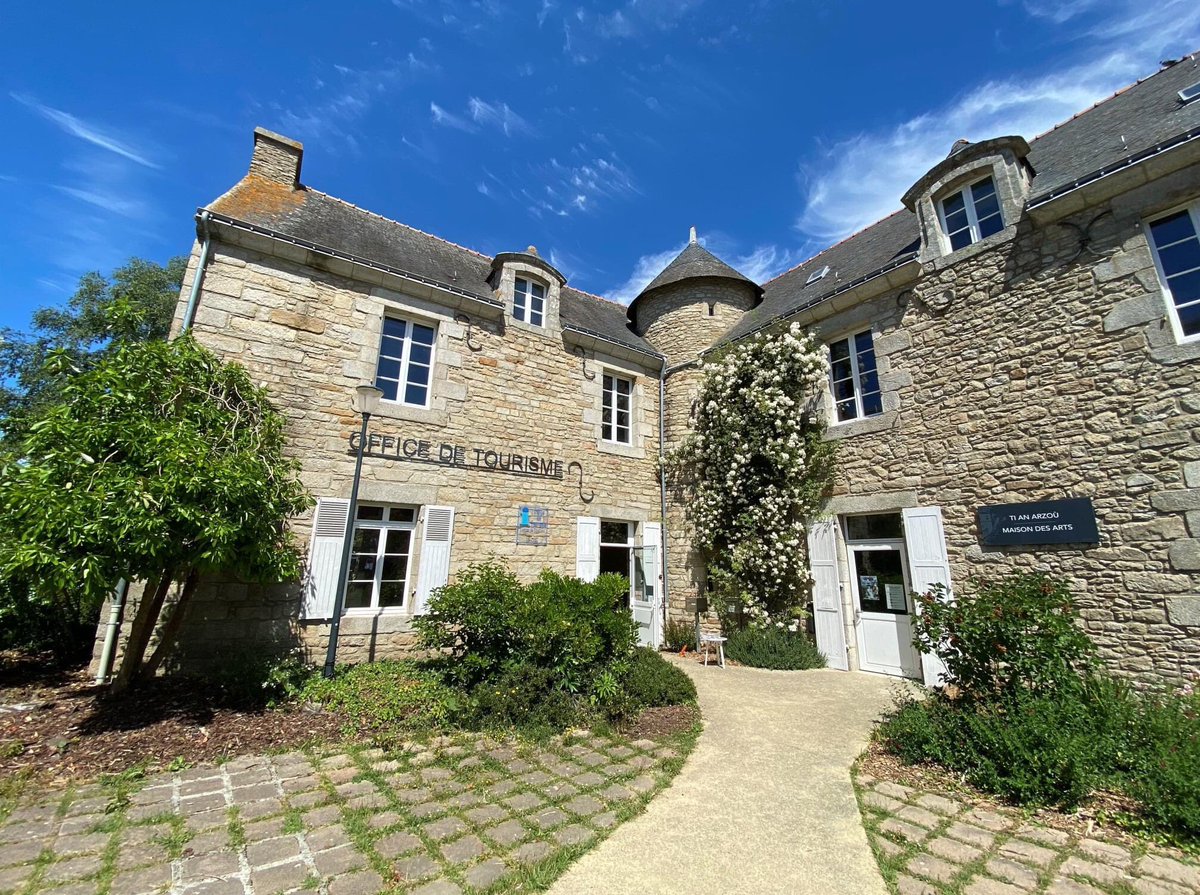 RonanLoas's tweet photo. Ce soir l'inauguration de l'office de tourisme "nouvelle génération" de Ploemeur ! 

Situé au 11 Rue de Kervam, cet office aménagé d'écrans, tablette, mobilier design... répond au label "station touristique" de la @VillePloemeur

(c) Lorient Bretagne Sud Tourisme https://t.co/L04sOl1JUI
