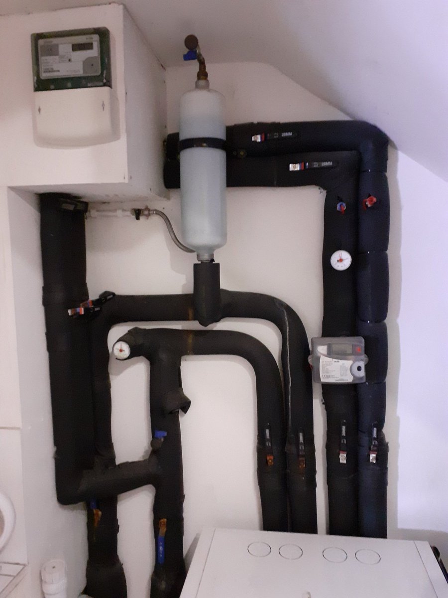 UK_CTC's tweet image. One of our Area Managers visited an instillation he'd fitted prior to joining #TeamCTC 8 years ago, 17kW #GroundSource on #Boreholes in a commercial building in #Wales #heatpumps #renewables #gogreen #Snowdonia
