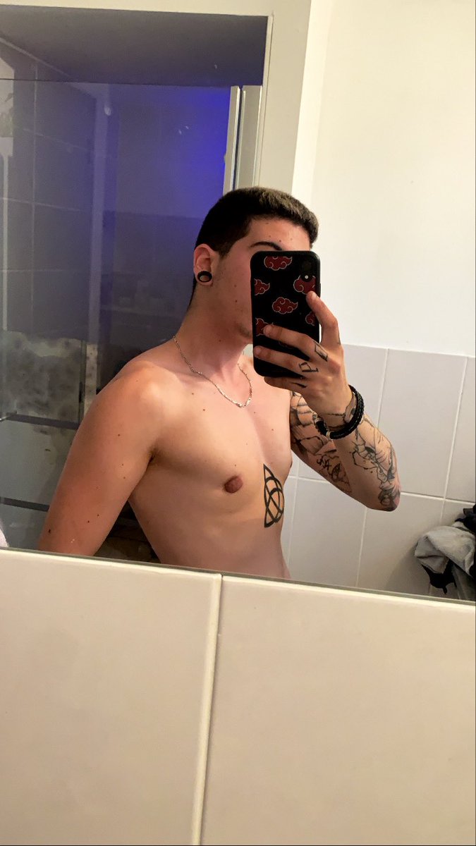 clvn_d's tweet photo. Hi  #TransPrideMonth https://t.co/2fyVfpgFCB