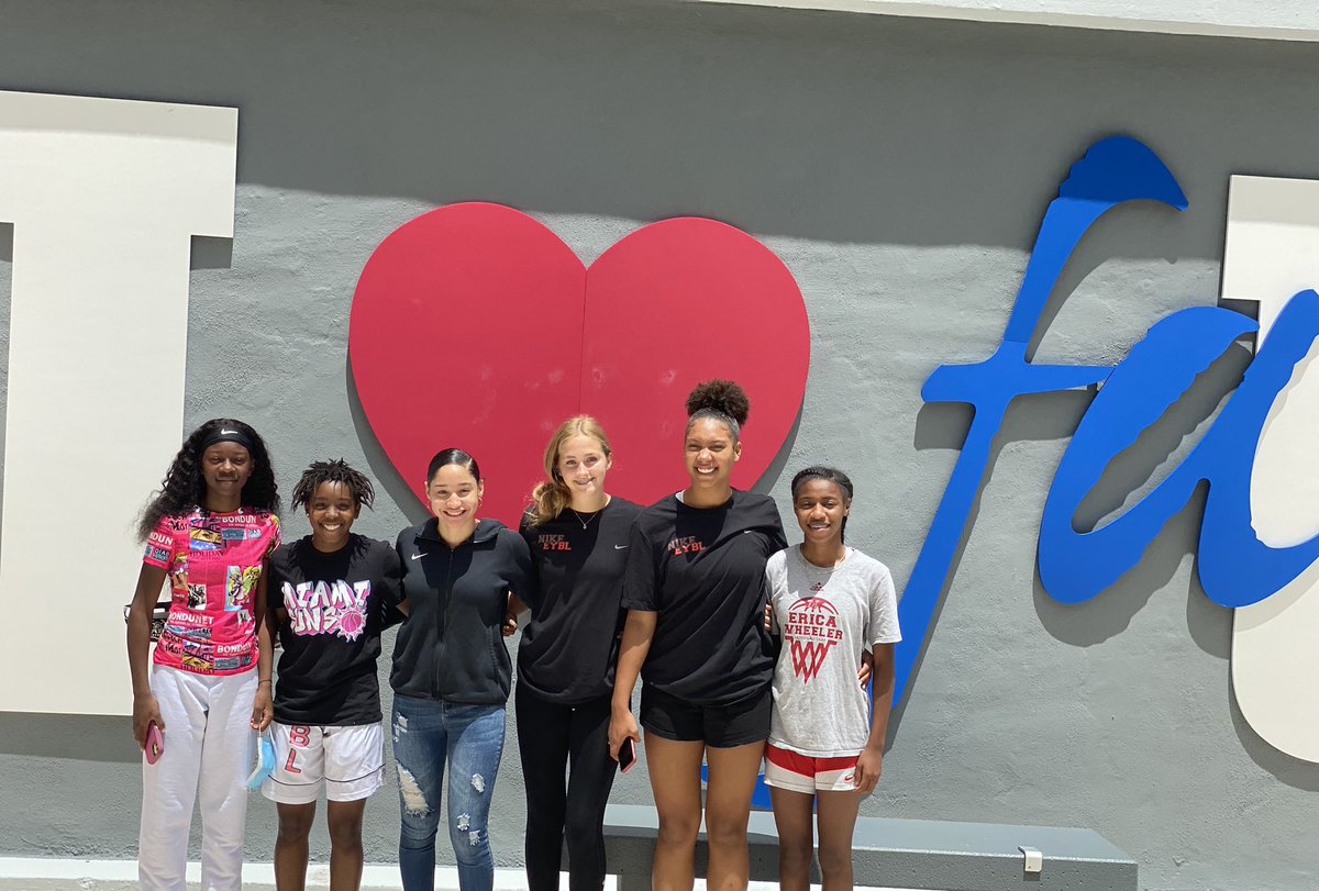 TheReal_CP23's tweet photo. Thank you to @coachsully10 @jjack_10 &amp; the rest of the @FAUWBB staff for taking the time out of their days to welcome some more of the @MiamiSuns family to paradise! 

Always appreciate the great time! Can’t wait to see y’all on the road in July!

#SunsInParadise #SunsFam https://t.co/2E1eKCykzO