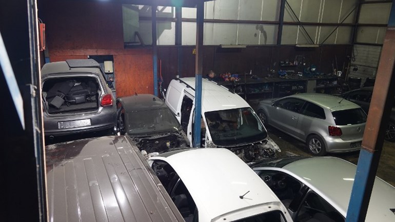 denhaagnws's tweet photo. 📡NIEUWSUPDATE -  Twee mannen aangehouden voor stelen van minstens 24 auto's https://t.co/OTj1wp7vcW https://t.co/tSdhgNtL3O