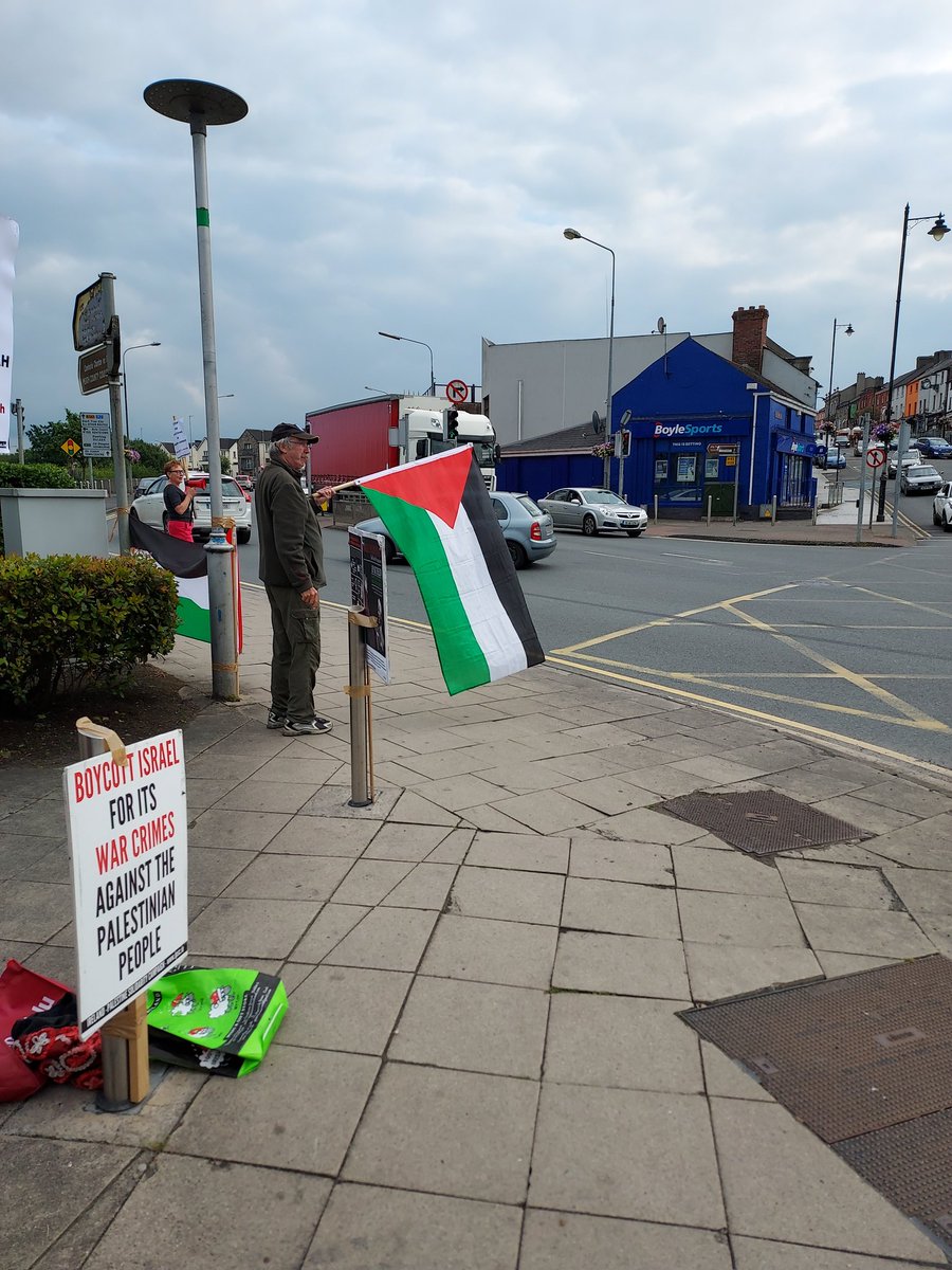 Wallawallabing8's tweet photo. What a good response we got in Navenby this evening from passers-by #SoMuchSupport #EndTheSiegeOnGaza #IPSC #Meath #Navan #AnMhí #AnUaimh @ipsc48 @MeathIPSC https://t.co/jepzzcGA7k