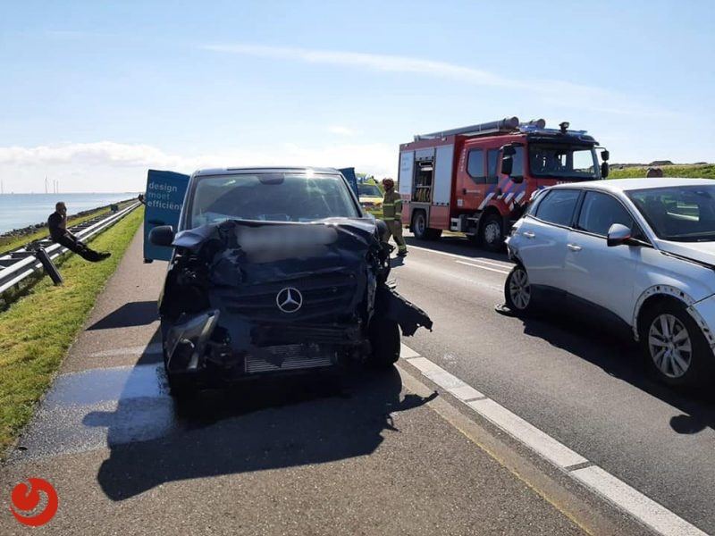 Afsluitdijk richting Friesland enige tijd afgesloten door ongeval