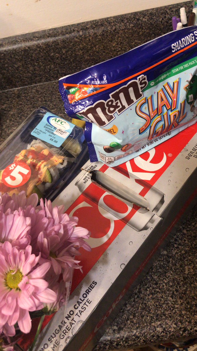 LE_Hubbard's tweet photo. Update: my grocery store trip went fine. Photo for proof. https://t.co/7mTuaC4WRM