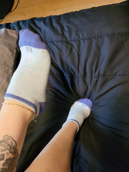 Holy arch Batman!!!  It's my birthday month!!!  Send me $10 for a new anklet 👣😘 Snapchat $striptoes  #socks<a href="/tag/footfetish"class="tags"><span>#footfetish</span></a><a href="/tag/birthday"class="tags"><span>#birthday</span></a><a href="/tag/socks"class="tags"><span>#socks</span></a><a href="/tag/presents"class="tags"><span>#presents</span></a><a href="/tag/footlove"class="tags"><span>#footlove</span></a>