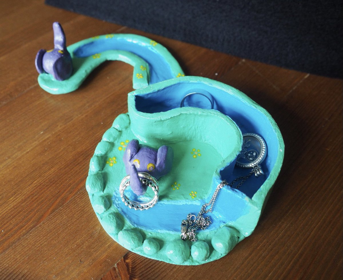 BellaCeramica_'s tweet image. Hard to choose a favourite from the update but this elephant pot is up there💜🐘 etsy.com/uk/listing/103…