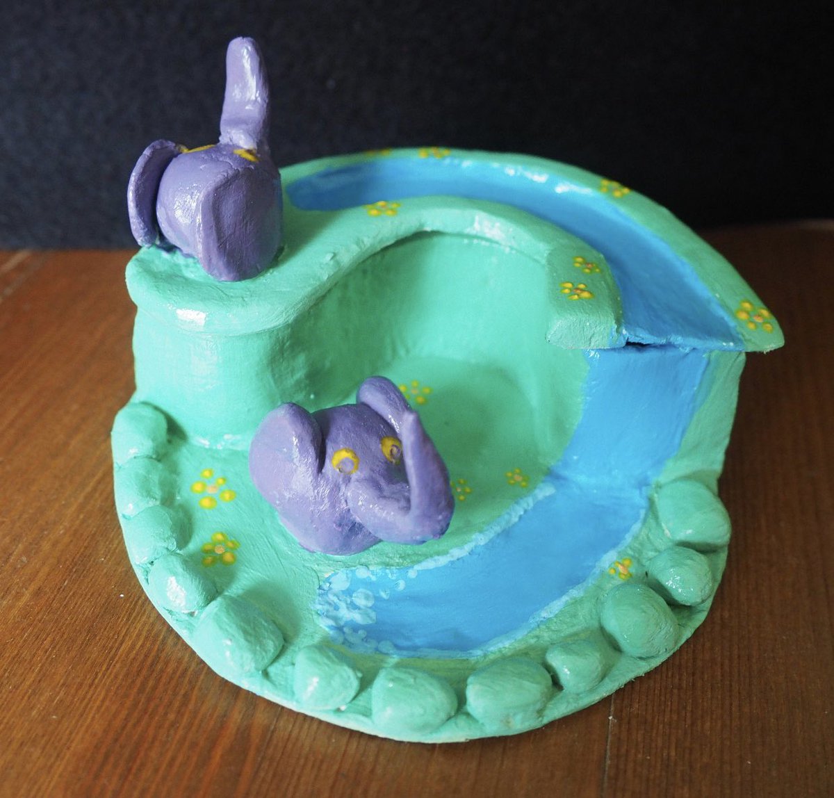 BellaCeramica_'s tweet image. Hard to choose a favourite from the update but this elephant pot is up there💜🐘 etsy.com/uk/listing/103…