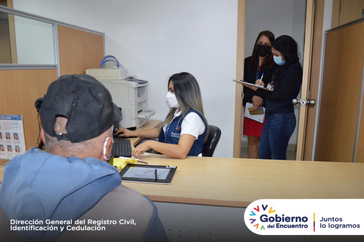RegistroCivilec's tweet photo. HOY | El Comité de Intervención y Mejora, realizó un recorrido por las instalaciones de agencia Loja de @RegistroCivilec, con la finalidad de constatar la calidad de los servicios otorgados y el cumplimiento de protocolos de atención a la ciudadanía.

#GobiernoDelEncuentro https://t.co/3cKMpT4M6G