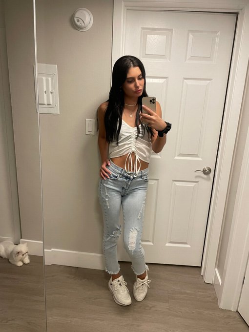 Let&rsquo;s go lingerie shopping 🛍🤍✨ https://t.co/Y7c1Kesmu9 https://t.co/Q4oOmeXtbD