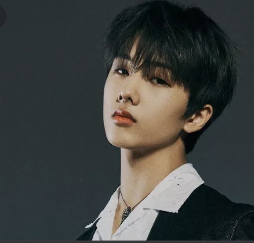 incorrectJP's tweet image. Am i too young for a relationship or does everyone still see me as this instead of this.