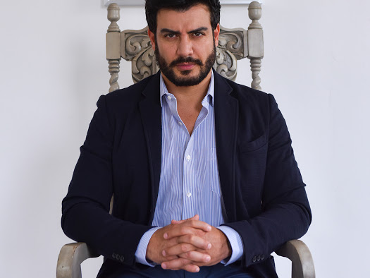 Siempre debemos ver las cosas con valor...
De frente.

#AndrésPalacios
#Actor #Cine #Teatro #Televisión