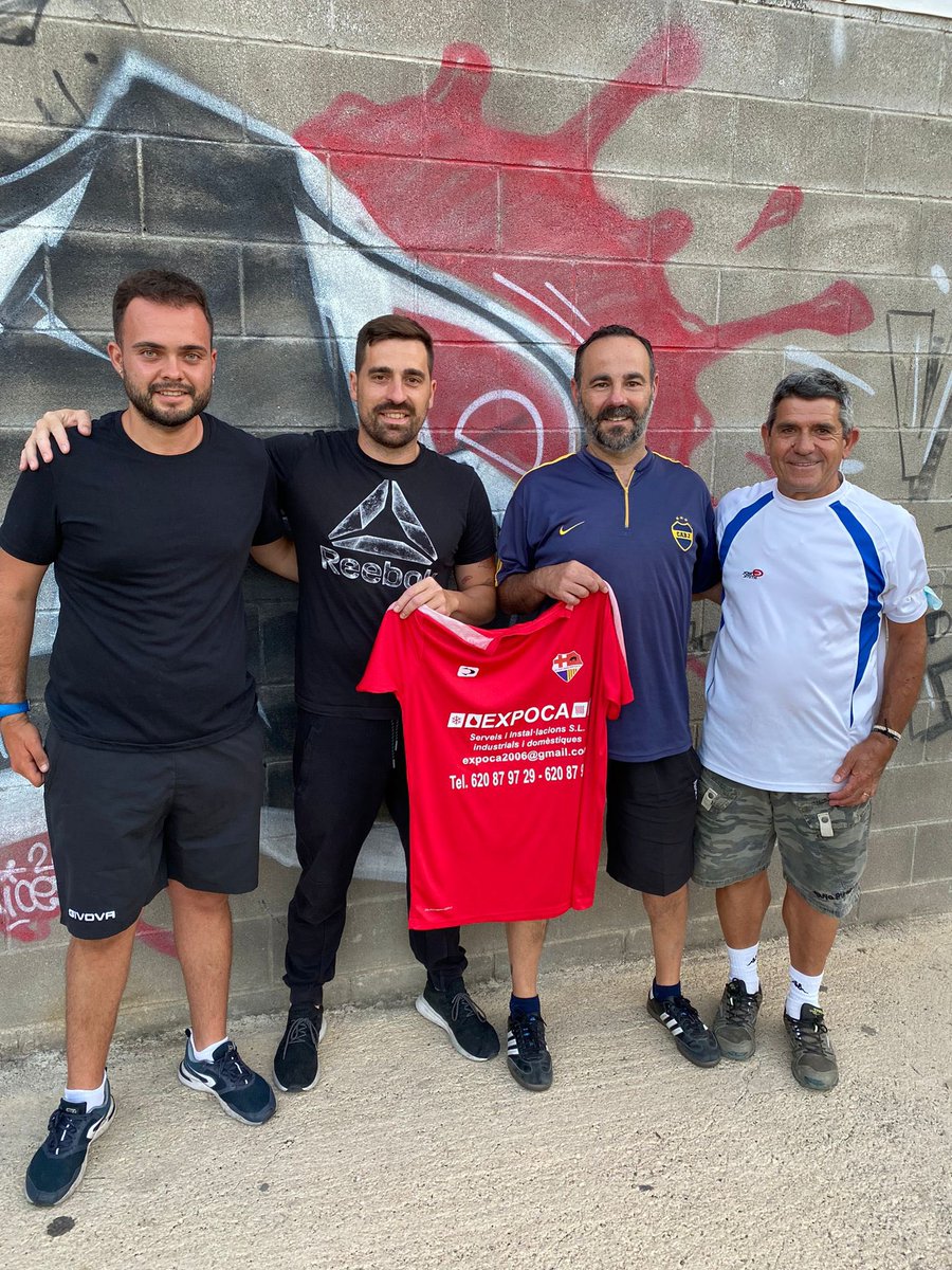 [OFICIAL] Buenas noches desde <a href="/SGPENITENTES/">SANT GENIS-PENITENTES CD</a>. Hacemos oficial y presentamos al nuevo cuerpo técnico para la 21/22. Se trata de Javi Santiago como 1er entrenador y de <a href="/polguardiolaro2/">Pol Guardiola Romero</a> como 2o entrenador. Ambos Ex-<a href="/martinemc/">Martine McLarney</a> B! Bienvenidos y ÉXITOS!! #elrojoestademoda